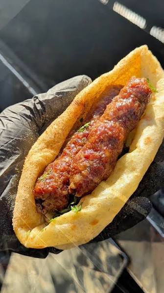 ساندوتش كفتة على الفحم